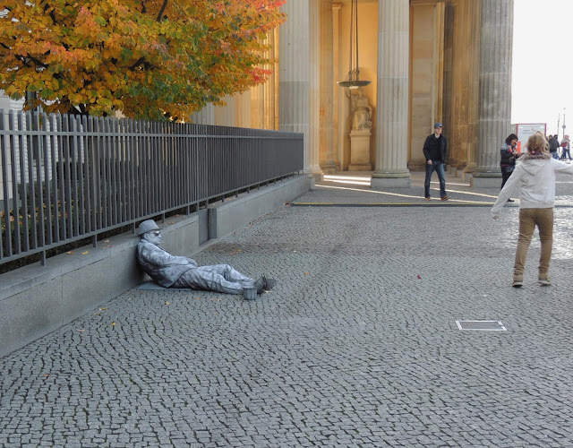 Berlin mime artist