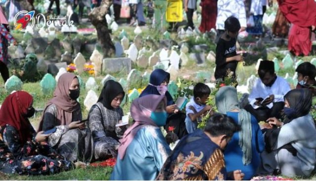 Doa Atau Mujahadah Di Makam Pada Bulan Syawal Selama 7 Hari