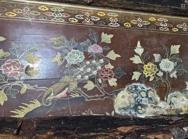 Λεπτομέρεια της ζωγραφικής διακόσμησης ενός φέρετρου με λουλούδια και πτηνά.  [Credit: Ινστιτούτο Αρχαιολογίας της επαρχίας Shanxi]