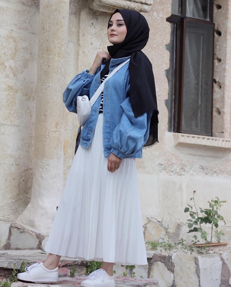 18+ Hijab Style Robe