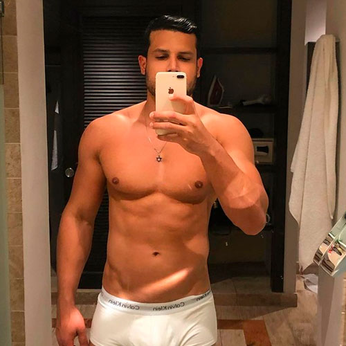 Israel Novaes sem camisa