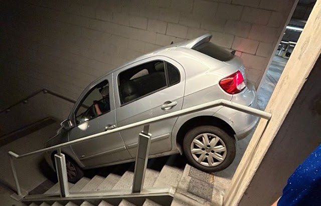 Torcedor cai com carro em escadaria em estádio brasileiro; saiba detalhes