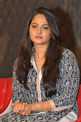 Anushka latest glamorous photos-thumbnail-8