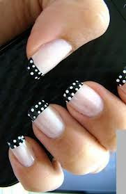 Simple nail art black and white