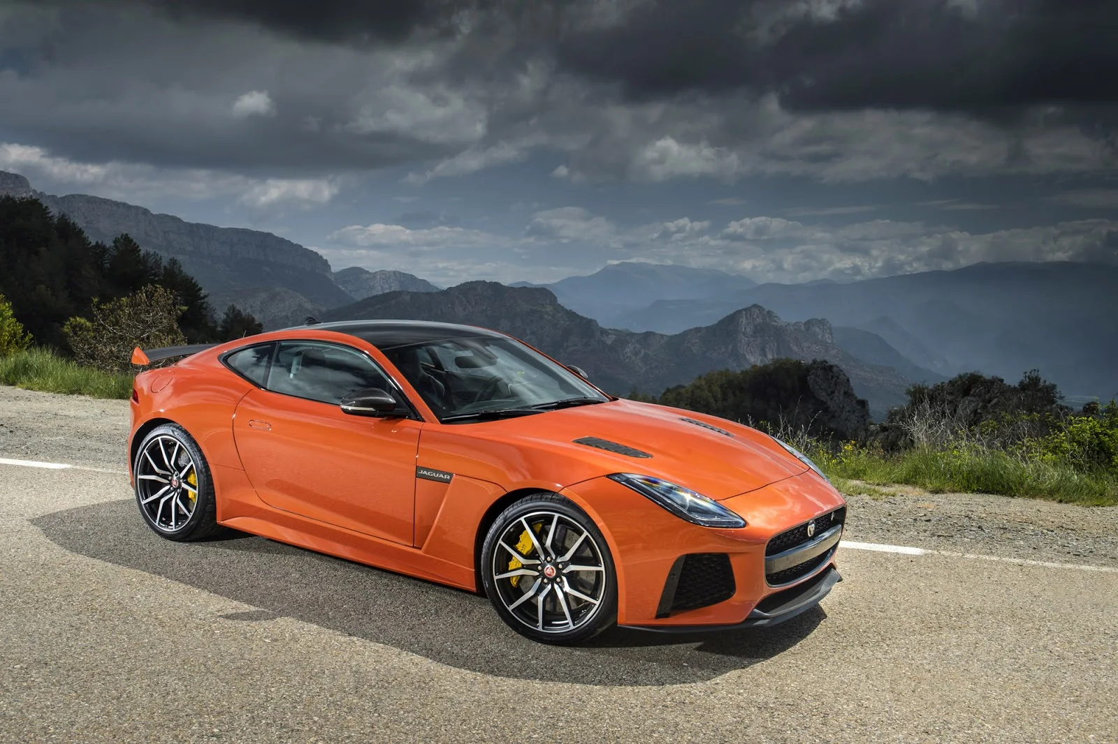 Đánh giá xe Jaguar F-Type SVR 2017