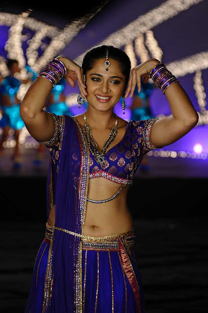 anushka sexy navel exposing images