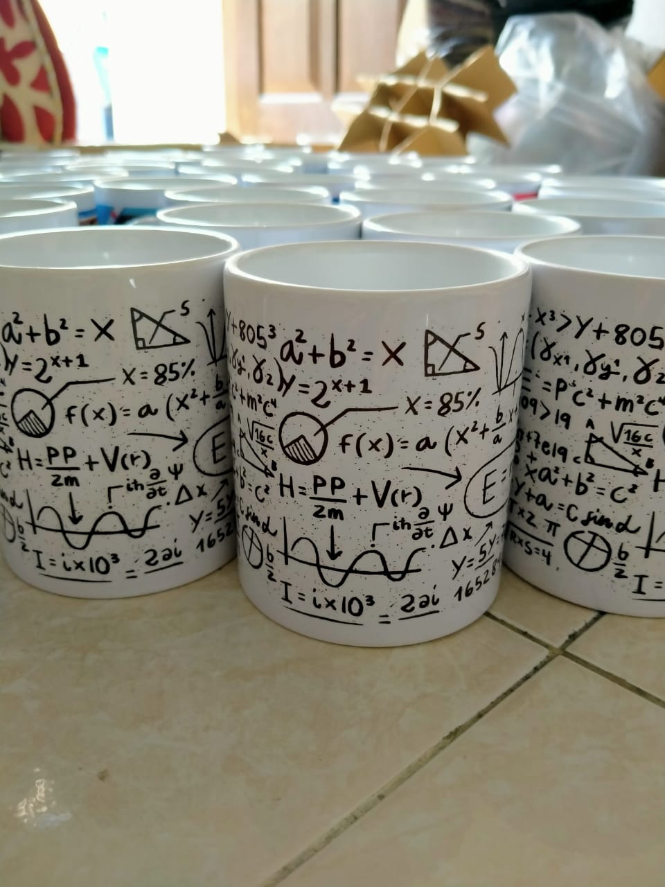 souvenir mug putih di Potrobangsan Magelang Utara