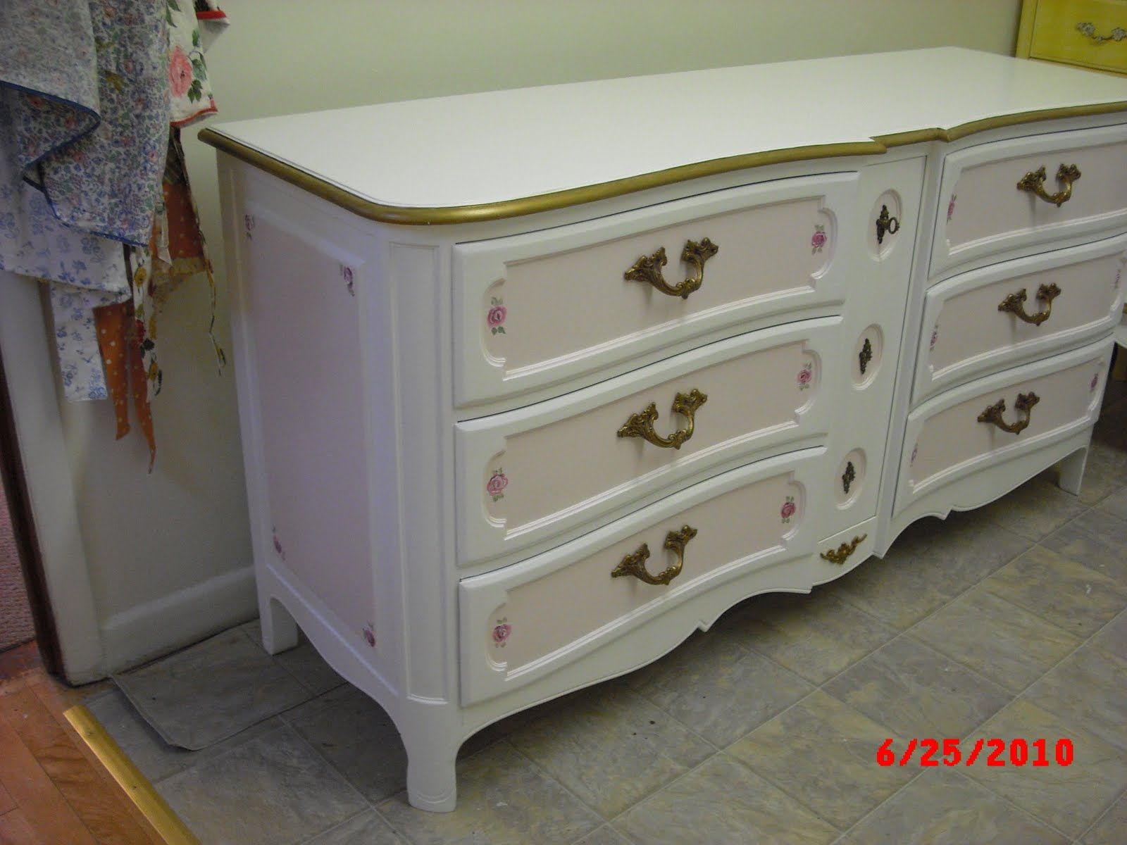 White And Gold French Provincial Bedroom Set ~ Handpainted Furniture ...