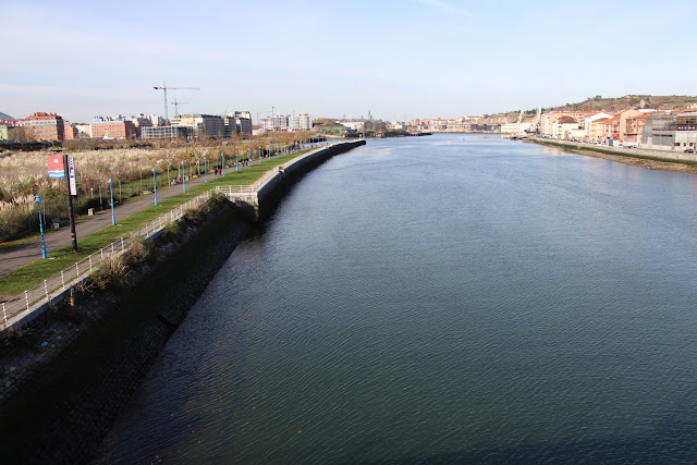 La ría, a su paso por Barakaldo