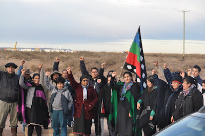 Loma Campana: Mapuches bloquean el acceso a yacimiento de YPF en defensa de sus territorios