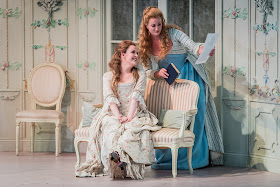 Mozart: Cosi fan tutte - Kitty Whately, Eleanor Dennis - Opera Holland Park (Photo Robert Workman)