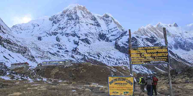 trekking in himalayas