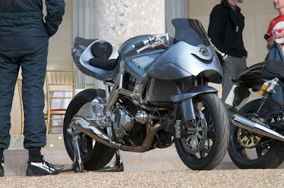 Superbike Icon Sheene, a power of 250 bhp, is offered for 160,000 dollars