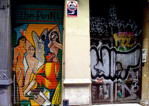 Grafite na Carrer de Avinyó reproduz "Le Demoiselles 'Avignon", de Picasso