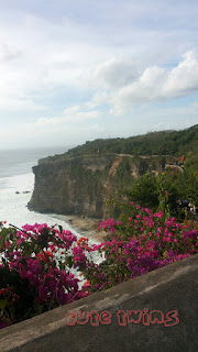 Jalan Jalan ke Pura Luhur Uluwatu