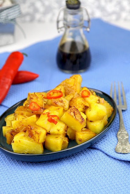 ananas, smażony ananas, stir-fry z ananasa, kuchnia tajska, ananas na ostro, 