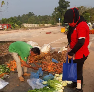 Pegawai Winro dan Keluarga Belanja Bersama di Terminal Lingkar Timur