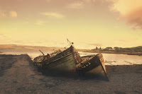 Shipwreck BW - Photo by WEB AGENCY on Unsplash