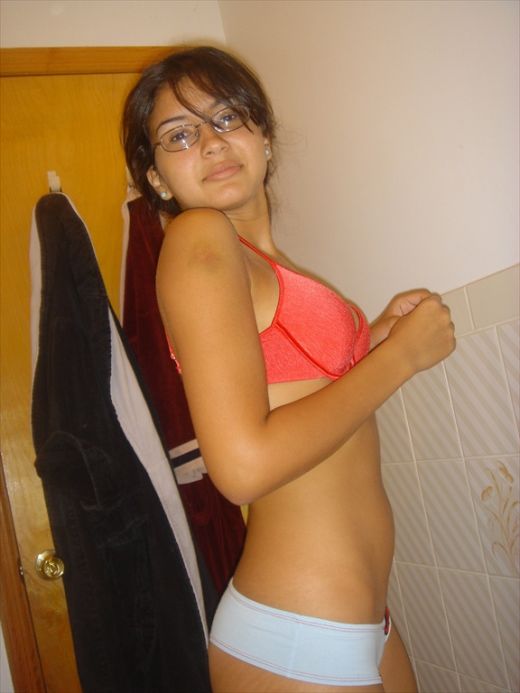 Indian Hot Girls Latest Bikini and Naked Hot Pics gallery.