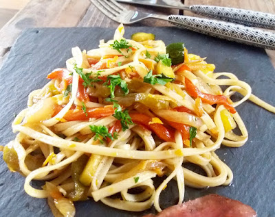 alt="nouilles chinoises aux légumes"