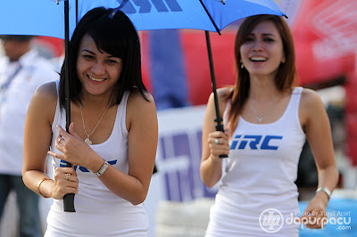 Pretty and sexy umbrella girl in INDOPRIX 2011 series II 