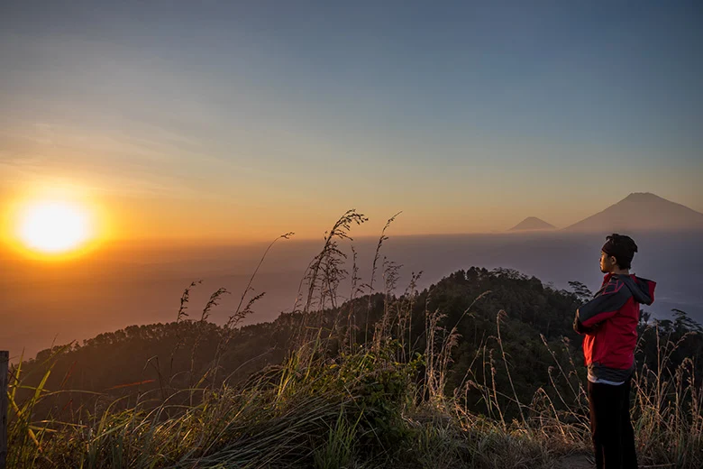 Sewaktu Mampir Nyunset di Gunung Kunir Purworejo, Akhir Juni 2019