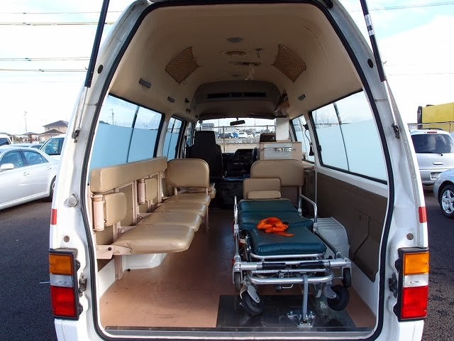 19550TCN5 1991 Nissan Caravan Ambulance