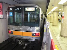 東京メトロ　丸ノ内線を走行する銀座線01系@新宿三丁目駅D