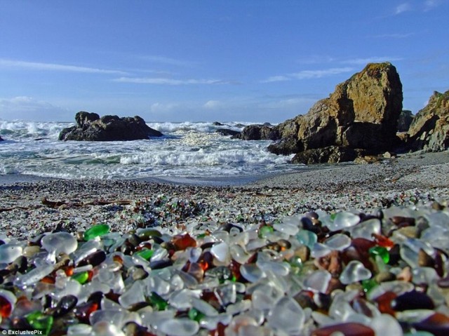 Hamparan pasir kaca di pantai MacKerricher california