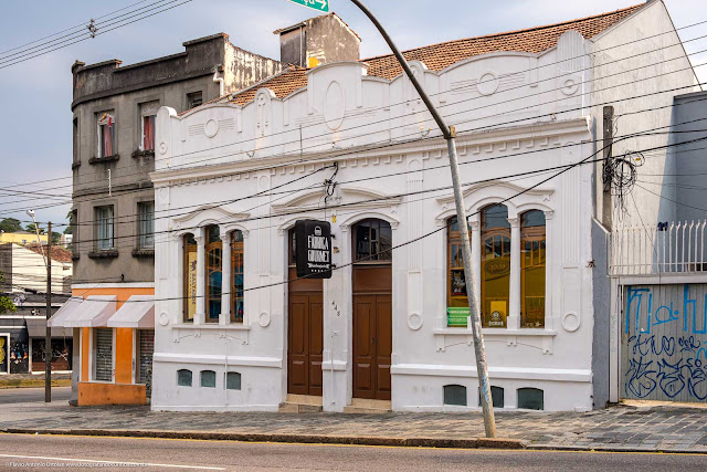 Casa na Rua Trajano Reis 443, em Curitiba