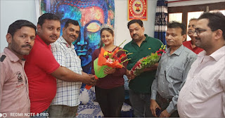 नगर मोदनवाल समाज ने मिस जौनपुर श्रेष्ठा को किया सम्मानित  | #NayaSaberaNetwork