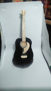 MEMBUAT MINIATUR GITAR DARI STIK ES KRIM