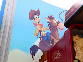 Toy Story Land Woody's Lunch Box REVIEW 