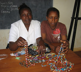 Sisters Elizabeth and Lucy