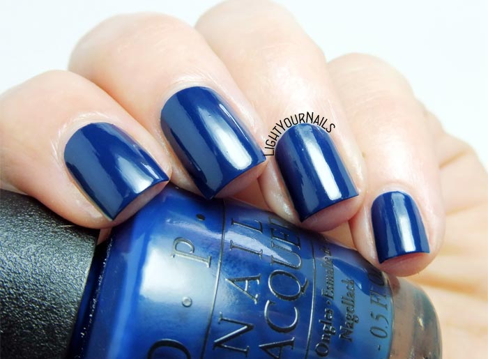 Smalto lacca blu OPI I saw.. U saw.. We saw.. Warsaw blue creme nail polish #unghie #nails #OPI