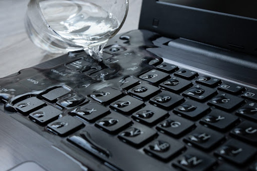Air Tumpah Ke Atas Laptop