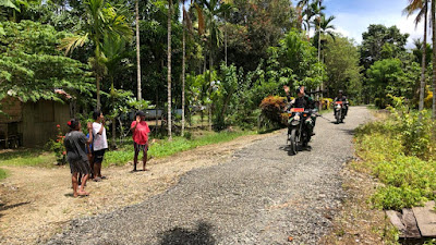 Satgas Pamtas Yonif 132/BS Bersama Perangkat Desa Wambes Berkomitmen Ciptakan Rasa Aman Bagi Masyarakat