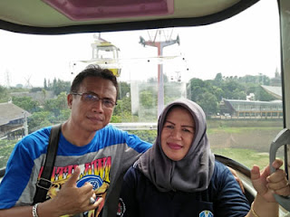 Naik Gondola di TMII