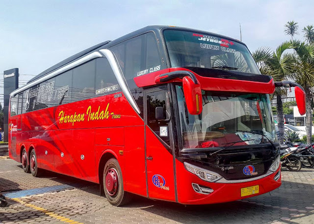 12 BUS MEWAH ACEH 