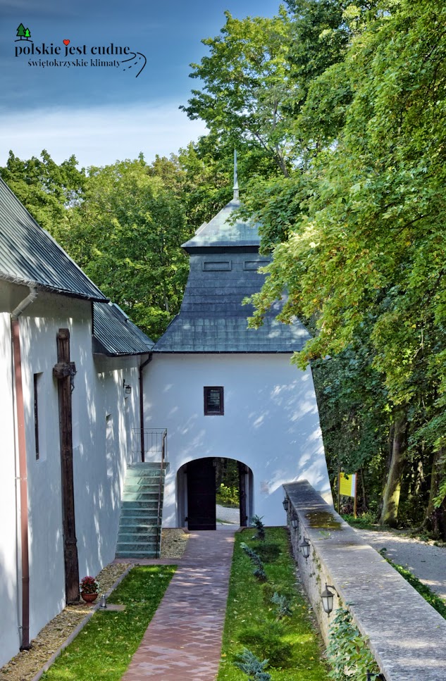 Klasztor i kościół p.w. św. Karola Boromeusza w Kielcach-mur-wieża-karczówka-zabytek