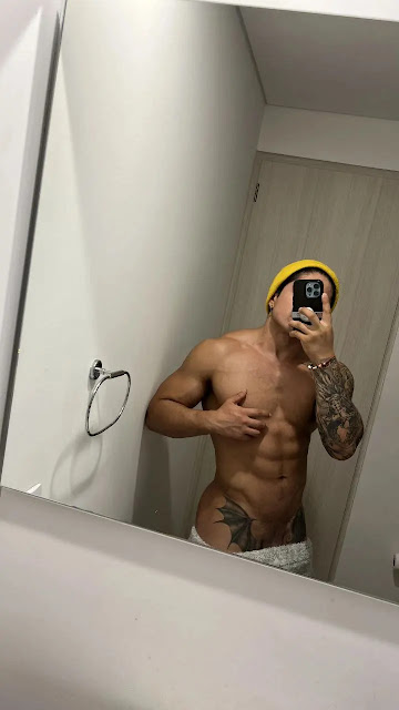 Juan Bernardo Flores desnudo