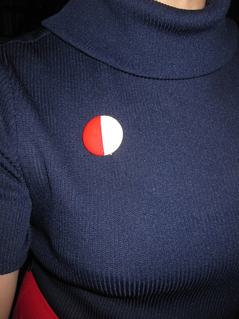 Sunday july 14th ,  France 's National Day , so red white and blue brooches and badges !  60's geometric brooch , vintage toothbrush and toothpaste brooch ( found  here ) ,  red and white circle brooch ( it was earrings ) , Giuda Member Fan Club badge , vintage Eddie and The Hots Rods badge . 1950 50s 1960 1960s 60s 1970 1970s 70s 70's pinback button pin