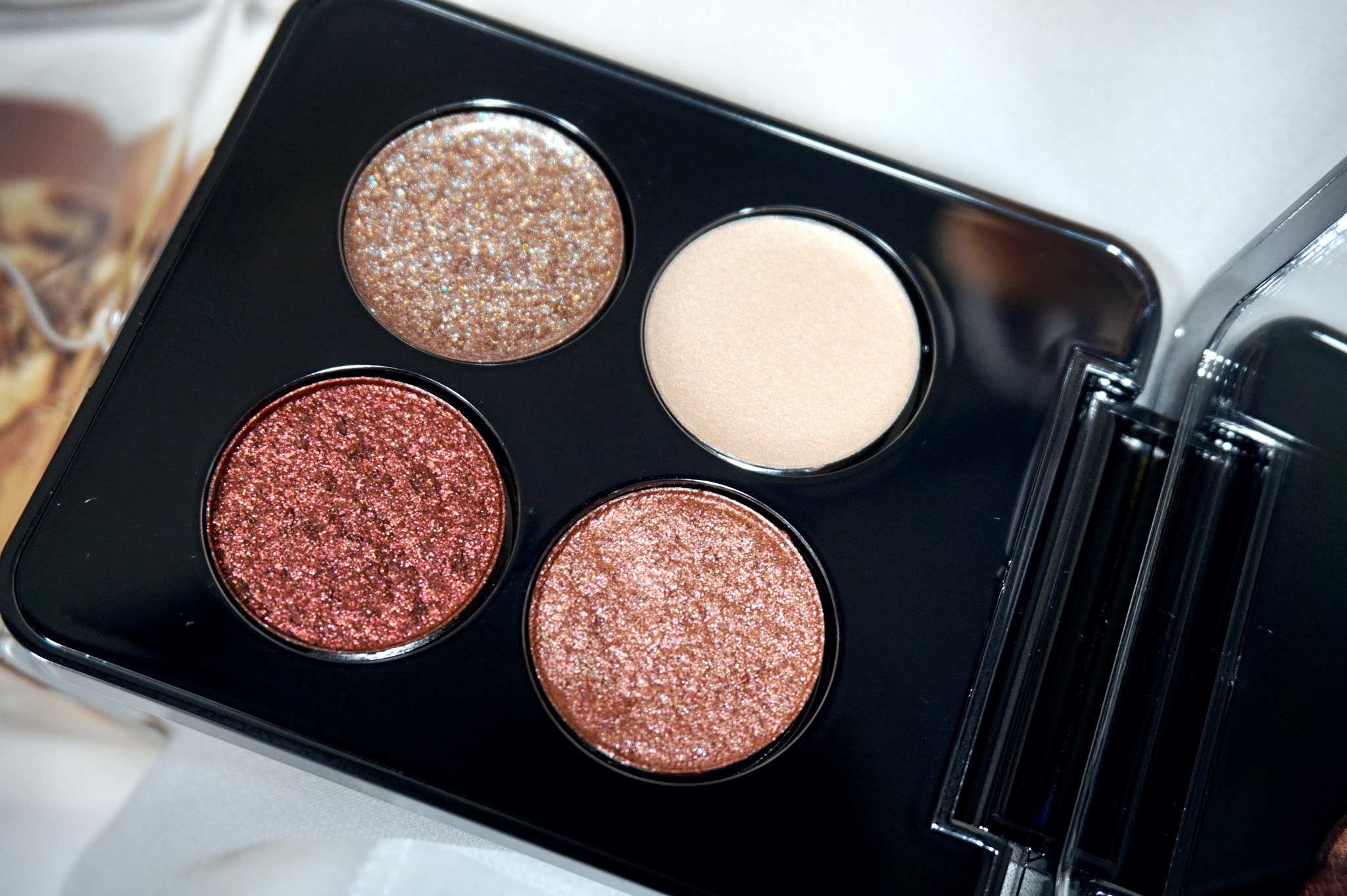 RÓEN Beauty Mood 4 Ever Eye Shadow Palette Review and Swatches