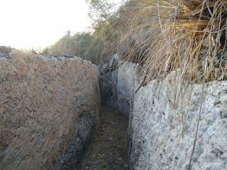 Trozo de trinchera excavada en roca