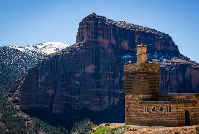 جبل امسفران او الكاتدرال وجهة السياح المغاربة والاجانب