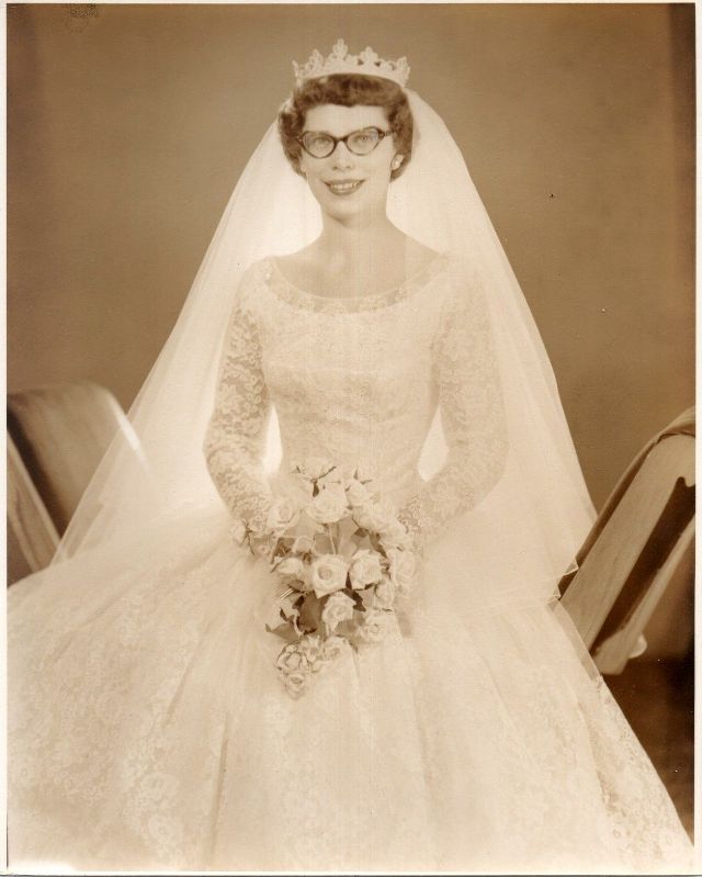 The 1950s The Boom Period of Wedding  Gowns  After World  