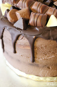 Layer Cake Chocolat au Lait Framboise Chocolat Kinder Recette Facile Anniversaire Gâteau