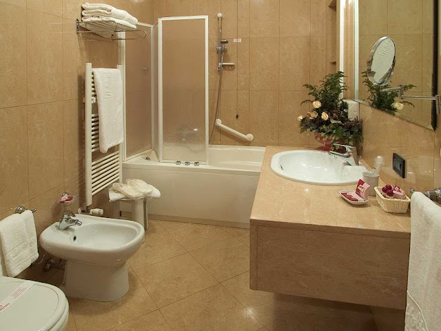 desain kamar mandi minimalis sederhana, kamar mandi minimalis ukuran kecil, desain kamar mandi kecil sederhana
