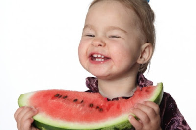 Manfaat buah semangka untuk anak-anak