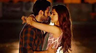 Luka Chuppi (2019) Movie Kriti Sanon Kissing Scenes